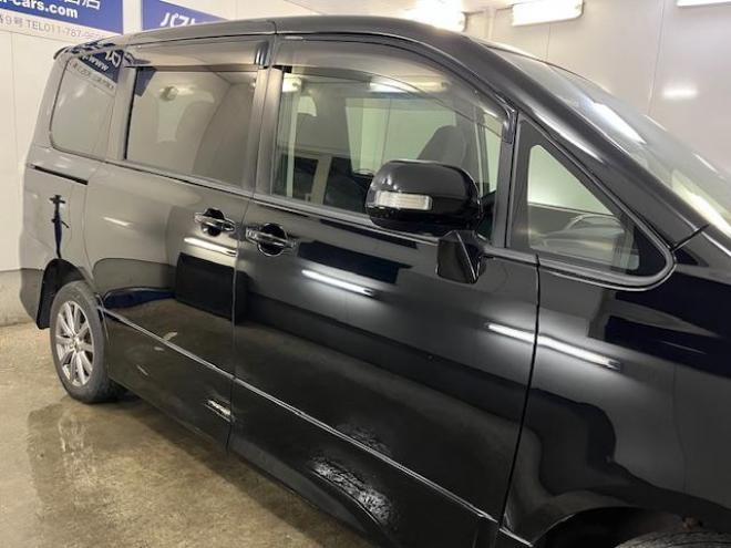 ヴォクシーＺＳ　本州仕入　ワンオーナー　禁煙車　ＷＡＫＯＳバリアスコーティング済　社外１６インチＡＷ　社外１５ＡＷ＋スタッドレスタイヤ付　パワースライドドア　純正ナビ　バックカメラ　ＰＵＳＨスタート　スマートキー　パドルシフト　ＨＩＤヘッドライト　ＡＣ１００Ｖ電源　タイミングチェーン　ＥＴＣ 4WD 2000 5Dr