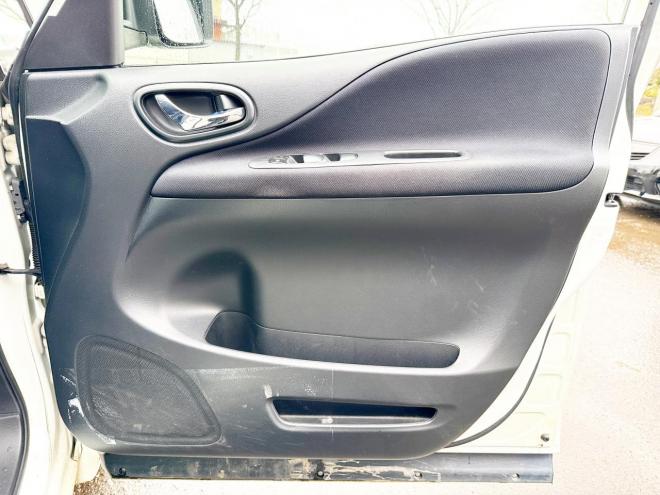 セレナ2.0Hスター Vエアロセレクション 4WD　ローンが不安な方＜優遇ローン＞　本州仕入　寒冷地仕様　エアロ　社外SDナビ　フルセグTV　両側パワースライド 4WD 2000 5Dr