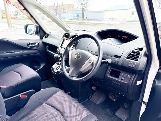 セレナ2.0Hスター Vエアロセレクション 4WD　ローンが不安な方＜優遇ローン＞　本州仕入　寒冷地仕様　エアロ　社外SDナビ　フルセグTV　両側パワースライド 4WD 2000 5Dr