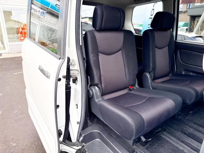 セレナ2.0Hスター Vエアロセレクション 4WD　ローンが不安な方＜優遇ローン＞　本州仕入　寒冷地仕様　エアロ　社外SDナビ　フルセグTV　両側パワースライド 4WD 2000 5Dr