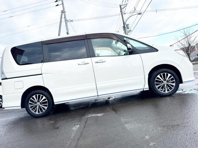 セレナ2.0Hスター Vエアロセレクション 4WD　ローンが不安な方＜優遇ローン＞　本州仕入　寒冷地仕様　エアロ　社外SDナビ　フルセグTV　両側パワースライド 4WD 2000 5Dr