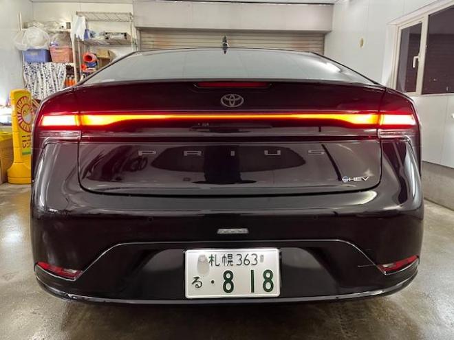 プリウスＺ　ワンオーナー　トヨタセーフティセンス　寒冷地仕様　禁煙車　純正１９インチＡＷ　社外１７ＡＷ＋スタッドレスタイヤ付　　純正ブラックレザーシート　純正ナビ（フルセグ地デジ　Ｂｌｕｅｔｏｏｔｈ対応）＋バックカメラ＋全方位カメラ　パワーバックドア　プリクラッシュセーフティ　レーダークルーズコントロール　純正エンジンスターター　シートヒーター＆クーラー　ドラレコ　ステアリングヒーター　パワーシート　ＥＴＣ 4WD 2000 4Dr