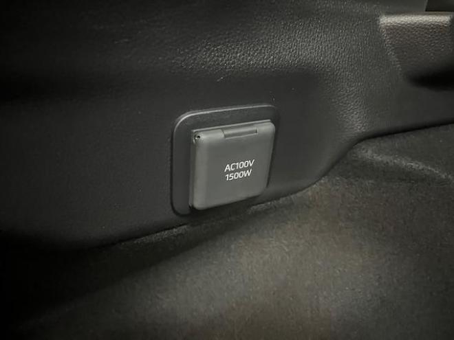 プリウスＺ　ワンオーナー　トヨタセーフティセンス　寒冷地仕様　禁煙車　純正１９インチＡＷ　社外１７ＡＷ＋スタッドレスタイヤ付　　純正ブラックレザーシート　純正ナビ（フルセグ地デジ　Ｂｌｕｅｔｏｏｔｈ対応）＋バックカメラ＋全方位カメラ　パワーバックドア　プリクラッシュセーフティ　レーダークルーズコントロール　純正エンジンスターター　シートヒーター＆クーラー　ドラレコ　ステアリングヒーター　パワーシート　ＥＴＣ 4WD 2000 4Dr