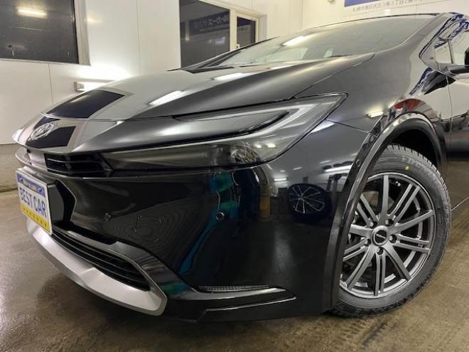 プリウスＺ　ワンオーナー　トヨタセーフティセンス　寒冷地仕様　禁煙車　純正１９インチＡＷ　社外１７ＡＷ＋スタッドレスタイヤ付　　純正ブラックレザーシート　純正ナビ（フルセグ地デジ　Ｂｌｕｅｔｏｏｔｈ対応）＋バックカメラ＋全方位カメラ　パワーバックドア　プリクラッシュセーフティ　レーダークルーズコントロール　純正エンジンスターター　シートヒーター＆クーラー　ドラレコ　ステアリングヒーター　パワーシート　ＥＴＣ 4WD 2000 4Dr