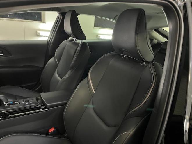 プリウスＺ　ワンオーナー　トヨタセーフティセンス　寒冷地仕様　禁煙車　純正１９インチＡＷ　社外１７ＡＷ＋スタッドレスタイヤ付　　純正ブラックレザーシート　純正ナビ（フルセグ地デジ　Ｂｌｕｅｔｏｏｔｈ対応）＋バックカメラ＋全方位カメラ　パワーバックドア　プリクラッシュセーフティ　レーダークルーズコントロール　純正エンジンスターター　シートヒーター＆クーラー　ドラレコ　ステアリングヒーター　パワーシート　ＥＴＣ 4WD 2000 4Dr