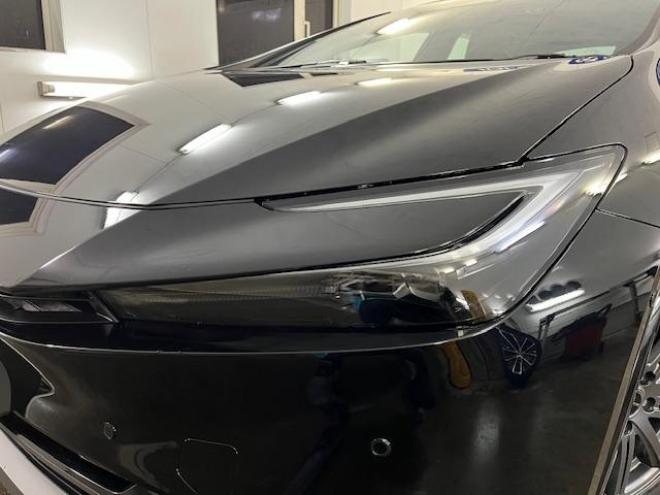 プリウスＺ　ワンオーナー　トヨタセーフティセンス　寒冷地仕様　禁煙車　純正１９インチＡＷ　社外１７ＡＷ＋スタッドレスタイヤ付　　純正ブラックレザーシート　純正ナビ（フルセグ地デジ　Ｂｌｕｅｔｏｏｔｈ対応）＋バックカメラ＋全方位カメラ　パワーバックドア　プリクラッシュセーフティ　レーダークルーズコントロール　純正エンジンスターター　シートヒーター＆クーラー　ドラレコ　ステアリングヒーター　パワーシート　ＥＴＣ 4WD 2000 4Dr