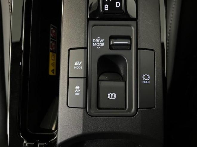 プリウスＺ　ワンオーナー　トヨタセーフティセンス　寒冷地仕様　禁煙車　純正１９インチＡＷ　社外１７ＡＷ＋スタッドレスタイヤ付　　純正ブラックレザーシート　純正ナビ（フルセグ地デジ　Ｂｌｕｅｔｏｏｔｈ対応）＋バックカメラ＋全方位カメラ　パワーバックドア　プリクラッシュセーフティ　レーダークルーズコントロール　純正エンジンスターター　シートヒーター＆クーラー　ドラレコ　ステアリングヒーター　パワーシート　ＥＴＣ 4WD 2000 4Dr