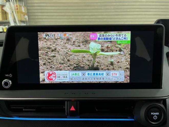 プリウスＺ　ワンオーナー　トヨタセーフティセンス　寒冷地仕様　禁煙車　純正１９インチＡＷ　社外１７ＡＷ＋スタッドレスタイヤ付　　純正ブラックレザーシート　純正ナビ（フルセグ地デジ　Ｂｌｕｅｔｏｏｔｈ対応）＋バックカメラ＋全方位カメラ　パワーバックドア　プリクラッシュセーフティ　レーダークルーズコントロール　純正エンジンスターター　シートヒーター＆クーラー　ドラレコ　ステアリングヒーター　パワーシート　ＥＴＣ 4WD 2000 4Dr