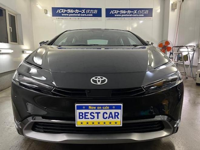 プリウスＺ　ワンオーナー　トヨタセーフティセンス　寒冷地仕様　禁煙車　純正１９インチＡＷ　社外１７ＡＷ＋スタッドレスタイヤ付　　純正ブラックレザーシート　純正ナビ（フルセグ地デジ　Ｂｌｕｅｔｏｏｔｈ対応）＋バックカメラ＋全方位カメラ　パワーバックドア　プリクラッシュセーフティ　レーダークルーズコントロール　純正エンジンスターター　シートヒーター＆クーラー　ドラレコ　ステアリングヒーター　パワーシート　ＥＴＣ 4WD 2000 4Dr