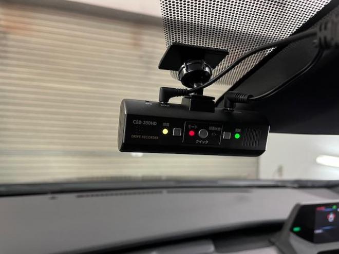 プリウスＺ　ワンオーナー　トヨタセーフティセンス　寒冷地仕様　禁煙車　純正１９インチＡＷ　社外１７ＡＷ＋スタッドレスタイヤ付　　純正ブラックレザーシート　純正ナビ（フルセグ地デジ　Ｂｌｕｅｔｏｏｔｈ対応）＋バックカメラ＋全方位カメラ　パワーバックドア　プリクラッシュセーフティ　レーダークルーズコントロール　純正エンジンスターター　シートヒーター＆クーラー　ドラレコ　ステアリングヒーター　パワーシート　ＥＴＣ 4WD 2000 4Dr