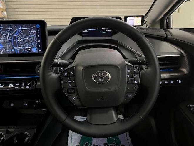 プリウスＺ　ワンオーナー　トヨタセーフティセンス　寒冷地仕様　禁煙車　純正１９インチＡＷ　社外１７ＡＷ＋スタッドレスタイヤ付　　純正ブラックレザーシート　純正ナビ（フルセグ地デジ　Ｂｌｕｅｔｏｏｔｈ対応）＋バックカメラ＋全方位カメラ　パワーバックドア　プリクラッシュセーフティ　レーダークルーズコントロール　純正エンジンスターター　シートヒーター＆クーラー　ドラレコ　ステアリングヒーター　パワーシート　ＥＴＣ 4WD 2000 4Dr