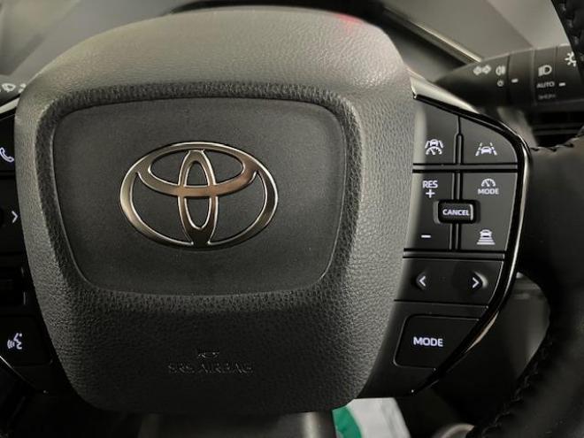 プリウスＺ　ワンオーナー　トヨタセーフティセンス　寒冷地仕様　禁煙車　純正１９インチＡＷ　社外１７ＡＷ＋スタッドレスタイヤ付　　純正ブラックレザーシート　純正ナビ（フルセグ地デジ　Ｂｌｕｅｔｏｏｔｈ対応）＋バックカメラ＋全方位カメラ　パワーバックドア　プリクラッシュセーフティ　レーダークルーズコントロール　純正エンジンスターター　シートヒーター＆クーラー　ドラレコ　ステアリングヒーター　パワーシート　ＥＴＣ 4WD 2000 4Dr