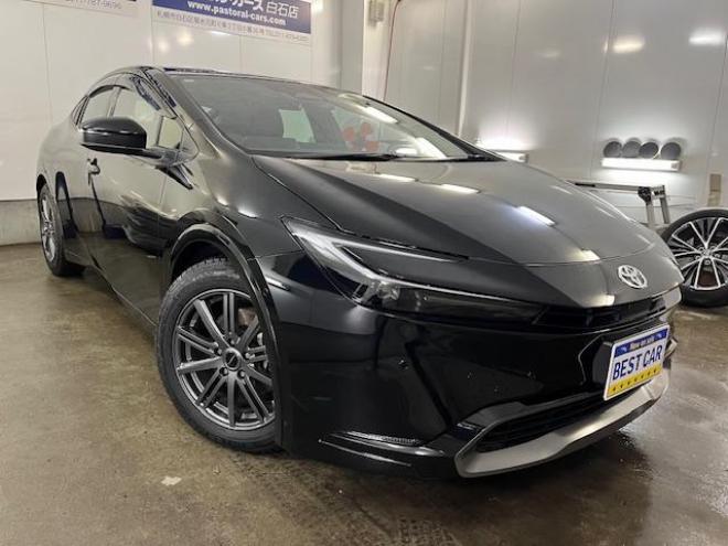 プリウスＺ　ワンオーナー　トヨタセーフティセンス　寒冷地仕様　禁煙車　純正１９インチＡＷ　社外１７ＡＷ＋スタッドレスタイヤ付　　純正ブラックレザーシート　純正ナビ（フルセグ地デジ　Ｂｌｕｅｔｏｏｔｈ対応）＋バックカメラ＋全方位カメラ　パワーバックドア　プリクラッシュセーフティ　レーダークルーズコントロール　純正エンジンスターター　シートヒーター＆クーラー　ドラレコ　ステアリングヒーター　パワーシート　ＥＴＣ 4WD 2000 4Dr