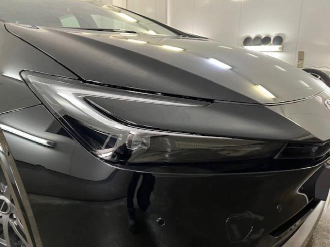 プリウスＺ　ワンオーナー　トヨタセーフティセンス　寒冷地仕様　禁煙車　純正１９インチＡＷ　社外１７ＡＷ＋スタッドレスタイヤ付　　純正ブラックレザーシート　純正ナビ（フルセグ地デジ　Ｂｌｕｅｔｏｏｔｈ対応）＋バックカメラ＋全方位カメラ　パワーバックドア　プリクラッシュセーフティ　レーダークルーズコントロール　純正エンジンスターター　シートヒーター＆クーラー　ドラレコ　ステアリングヒーター　パワーシート　ＥＴＣ 4WD 2000 4Dr