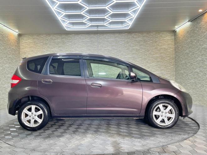 フィット1.3G 4WD 5年保証 バックカメラ 寒冷地仕様 禁煙 車検整備2年付 修復歴無