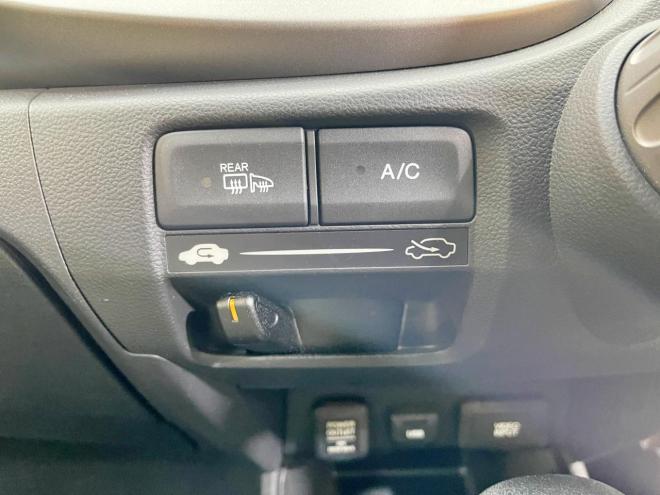 フィット1.3G 4WD 5年保証 バックカメラ 寒冷地仕様 禁煙 車検整備2年付 修復歴無