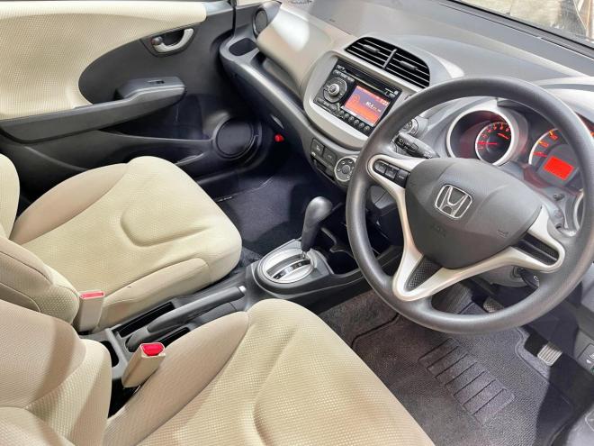 フィット1.3G 4WD 5年保証 バックカメラ 寒冷地仕様 禁煙 車検整備2年付 修復歴無