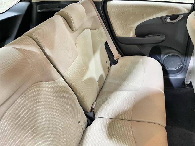 フィット1.3G 4WD 5年保証 バックカメラ 寒冷地仕様 禁煙 車検整備2年付 修復歴無