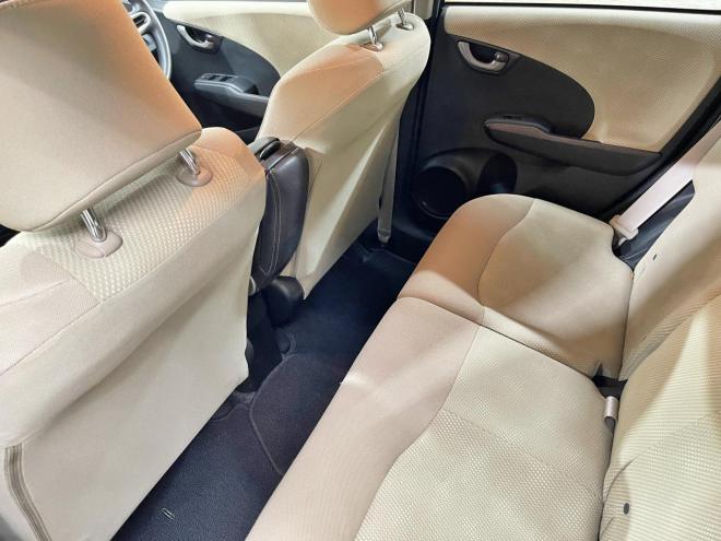 フィット1.3G 4WD 5年保証 バックカメラ 寒冷地仕様 禁煙 車検整備2年付 修復歴無