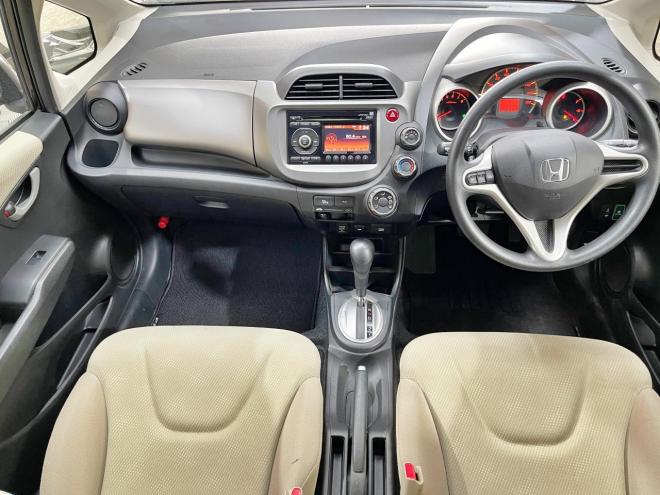 フィット1.3G 4WD 5年保証 バックカメラ 寒冷地仕様 禁煙 車検整備2年付 修復歴無