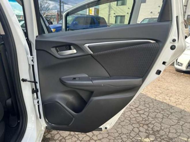 フィット1.5 ハイブリッド F 4WD　純正ナビ　バックカメラ　ETC　パワステ　パワーウィンドウ　ABS　キーレスエントリー 1500