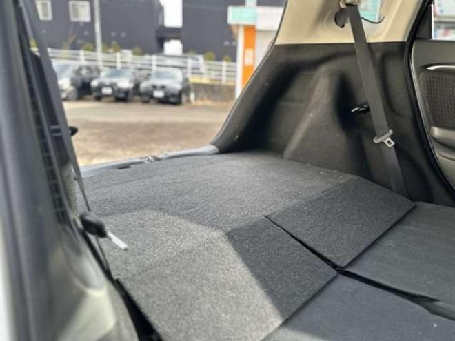 フィット1.5 ハイブリッド F 4WD　純正ナビ　バックカメラ　ETC　パワステ　パワーウィンドウ　ABS　キーレスエントリー 1500