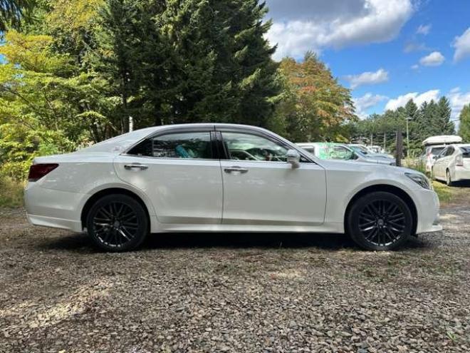 クラウンアスリート 2.5 G i-Four 4WD　サンルーフ　黒皮シート　レーダークルーズ　ETC　パワステ　パワーウィンドウ　純正ナビ　純正アルミ　ABS　キーレスエントリー 2500