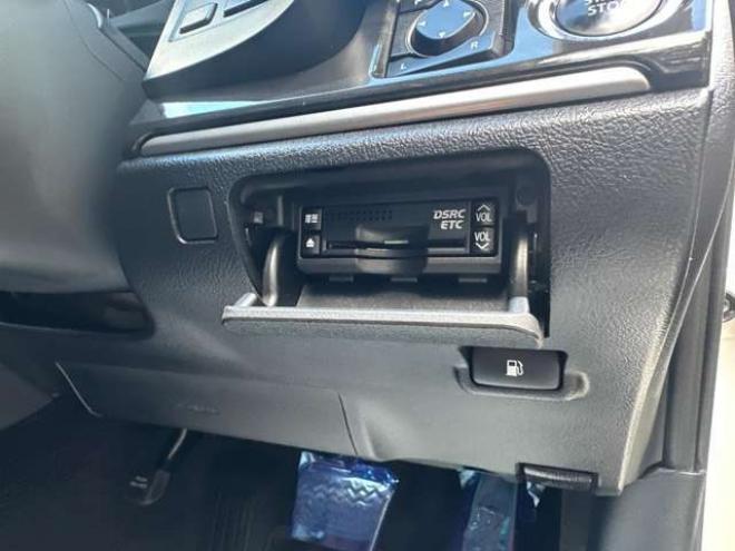 クラウンアスリート 2.5 G i-Four 4WD　サンルーフ　黒皮シート　レーダークルーズ　ETC　パワステ　パワーウィンドウ　純正ナビ　純正アルミ　ABS　キーレスエントリー 2500