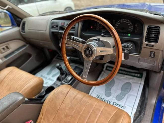 ハイラックスサーフ2.7 SSR-X パッケージオプションA 4WD　ナローボディ　リフトアップ　グリル　グッドリッチAW　パワステ　パワーウィンドウ　ABS　キーレス 2700