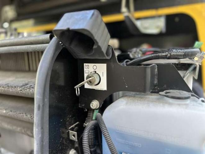 ホイールローダコマツ　WA30-6E0　18h 除雪仕様　純正キャビン　ヒーター　デフロスタ　純正AM/FMラジオ　FRワイパー　LED作業灯　スパイクタイヤ 2WD 1640