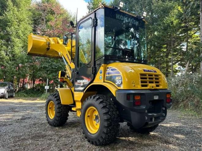 ホイールローダコマツ　WA30-6E0　18h 除雪仕様　純正キャビン　ヒーター　デフロスタ　純正AM/FMラジオ　FRワイパー　LED作業灯　スパイクタイヤ 2WD 1640