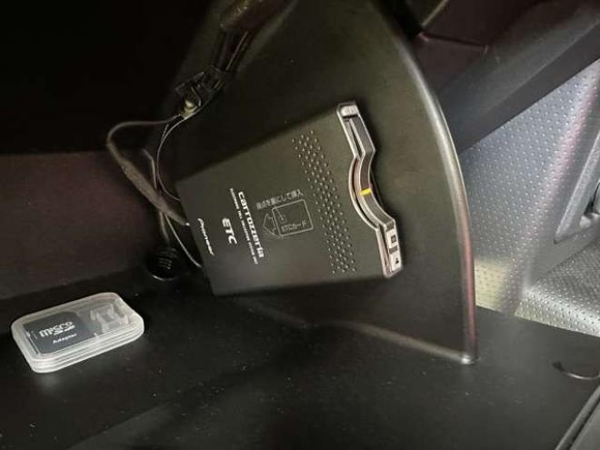 FJクルーザー4.0 カラーパッケージ 4WD　INTREPIDキャンプギアルーフテント　社外10インチナビ　バックカメラ　前後ドラレコ　パワステ　パワーウィンドウ　アルミ　ABS　キーレス　ETC 4000