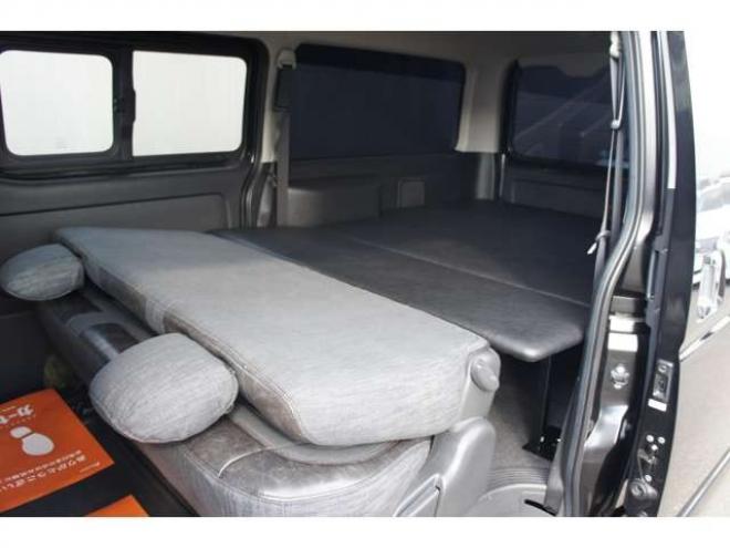 レジアスエース2.8 スーパーGL ダークプライム ロングボディ ディーゼルターボ 4WD　415COBRAコンプリート車両　ファントムヘッドライトシステム&ファントムゴールド18インチホイール&フェイスリフトキット&フルエアロ&フローティングリップ&ローフォルムフェンダー　玄武2インチダウンブロック 2800