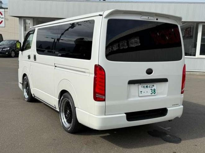 ハイエースバン2.8ダークプライムIIマルチロールトランスポータータイプIロングディーゼルターボ4WD　寒冷地仕様　ワンオーナー　ESSEX　ENCM17インチアルミ　ヨコハマパラダ　ESSEXフロントリップスポイラー　ローフォルムフェンダー　ローダウン　パワースライドドア　LEDテールランプ 2800