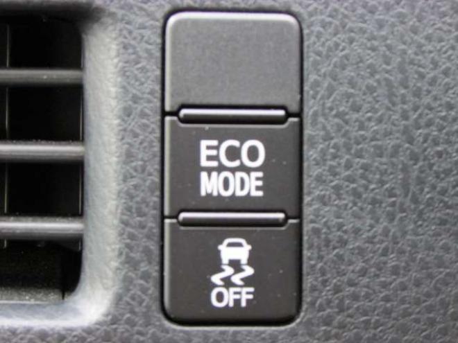 ヴォクシー2.0 X 4WD　トヨタセーフティセンス/LEDヘッドライト/両側パワースライドドア/ETC/社外ナビ/フルセグTV/バックカメラ/スマートキー一体式エンジンスターター 2000