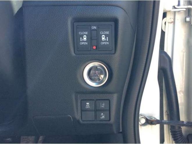 N-BOXカスタム 660 G EX ホンダセンシング 4WD　パワスラ　シートヒーター　スマートキー　プッシュスタート　クルーズコントロール　ホンダ純正ナビ　バックカメラ　電動格納ミラー　横滑り防止装置　車線逸脱防止　衝突被害軽減システム　オートライト　ETC 660