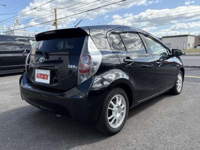 アクア1.5 S　プッシュスタート　スマートキー　純正ナビ7インチ　フルセグTV　Bluetooth　CD/DVD　FM/AM　フルオートエアコン　電動格納ミラー 2WD 1500