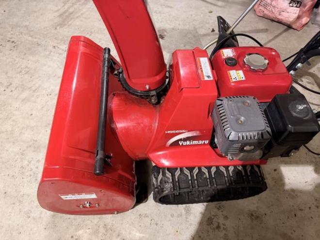 除雪機ホンダ除雪機HSS655c整備中