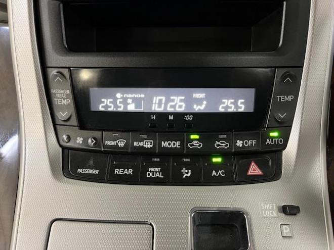 ヴェルファイア２．４Ｚ　本州仕入　後期型　ワンオーナー　寒冷地仕様　禁煙車　両側パワースライドドア　純正１８インチＡＷ　純正１６ＡＷ＋スタッドレスタイヤ　純正ナビ　フルセグ地デジ　ＤＶＤ再生　Ｂｌｕｅｔｏｏｔｈ　バックカメラ 4WD 2400 5Dr