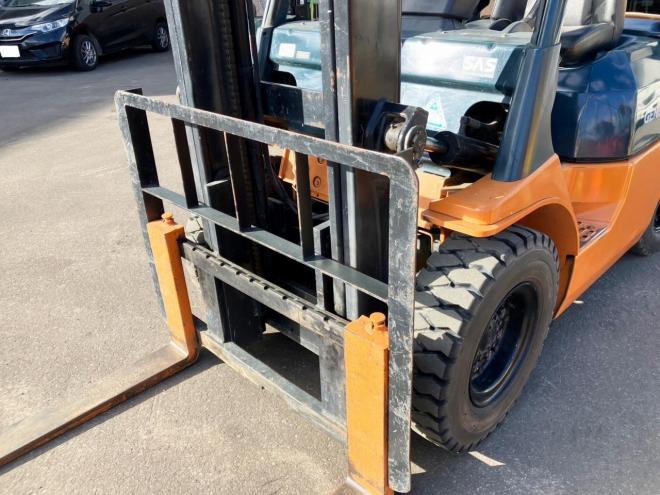フォークリフトトヨタ　中古　7FGL25　建機