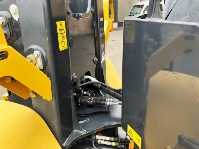 フォークリフトコマツ　中古　ホイールローダーリフト　WA50-8　不整地リフト　建機