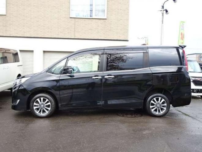 エスクァイア2.0 Gi 4WD　本州車　保証1年/走行距離無制限　4WD　セーフティセンス　両側パワースライドドア　ALPINE製ナビ 地デジ　バックカメラ　サイドカメラ　Bluetooth接続　純正エンジンスターター　シートヒーター　LEDヘッドライト 2000