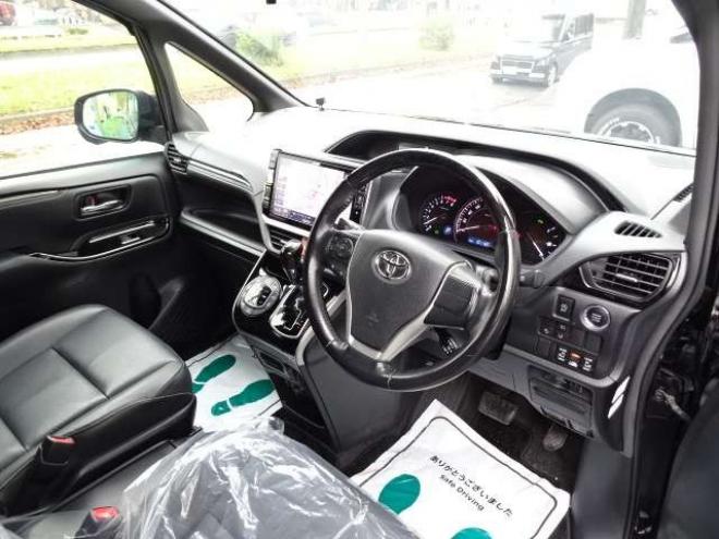 エスクァイア2.0 Gi 4WD　本州車　保証1年/走行距離無制限　4WD　セーフティセンス　両側パワースライドドア　ALPINE製ナビ 地デジ　バックカメラ　サイドカメラ　Bluetooth接続　純正エンジンスターター　シートヒーター　LEDヘッドライト 2000