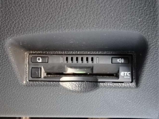 プリウス1.8 A プレミアム E-Four 4WD　本州車 ハイブリットシステム2年保証/走行距離無制限　 4WD　TRDエアロ　ブラインドスポットモニター　純正ナビ　地デジ　バックカメラ　18インチアルミ　本革シート　ヘッドアップディスプレイ　AC100V 1800