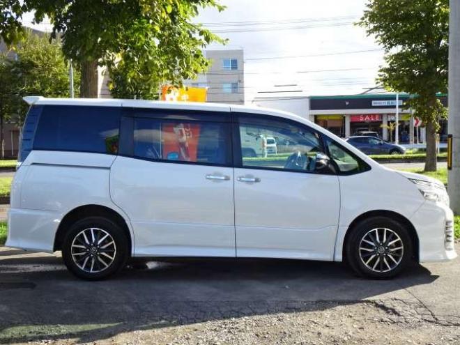 ヴォクシー2.0 ZS 煌 4WD　本州車　保証1年/走行距離無制限　4WD　両側パワースライドドア　トヨタセーフティセンス　カロッツェリア8型ワイドナビ　地デジ　バックカメラ　フリップダウンモニター　Bluetooth接続　アイドリングストップ 2000