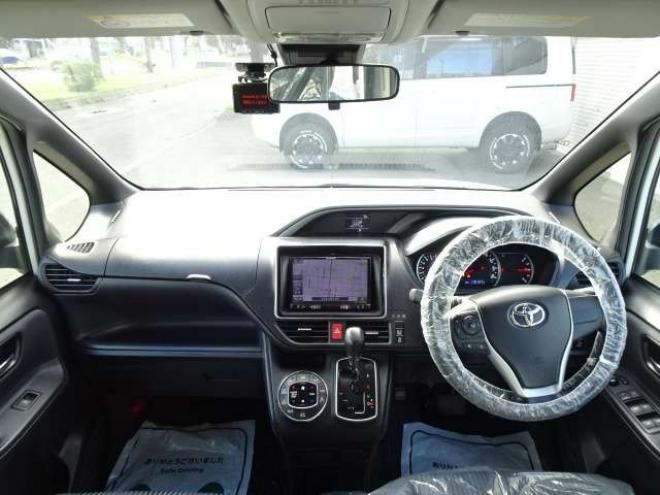 ヴォクシー2.0 ZS 煌 4WD　本州車　保証1年/走行距離無制限　4WD　両側パワースライドドア　トヨタセーフティセンス　カロッツェリア8型ワイドナビ　地デジ　バックカメラ　フリップダウンモニター　Bluetooth接続　アイドリングストップ 2000