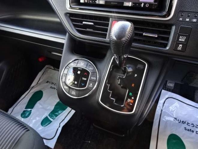 ヴォクシー2.0 ZS 煌 4WD　本州車　保証1年/走行距離無制限　4WD　両側パワースライドドア　トヨタセーフティセンス　カロッツェリア8型ワイドナビ　地デジ　バックカメラ　フリップダウンモニター　Bluetooth接続　アイドリングストップ 2000