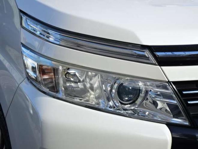 ヴォクシー2.0 ZS 煌 4WD　本州車　保証1年/走行距離無制限　4WD　両側パワースライドドア　トヨタセーフティセンス　カロッツェリア8型ワイドナビ　地デジ　バックカメラ　フリップダウンモニター　Bluetooth接続　アイドリングストップ 2000