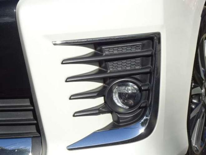 ヴォクシー2.0 ZS 煌 4WD　本州車　保証1年/走行距離無制限　4WD　両側パワースライドドア　トヨタセーフティセンス　カロッツェリア8型ワイドナビ　地デジ　バックカメラ　フリップダウンモニター　Bluetooth接続　アイドリングストップ 2000