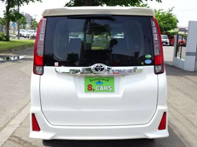 ノア2.0 Si 4WD　本州車　保証1年 4WD　両側パワースライドドア　社外ナビ　地デジ　スマートキー　プッシュスタート　LEDヘッドライト　社外18インチアルミ　　アイドリングストップ　ビルトインETC 2000